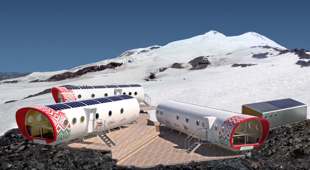I tre corpi dell'hotel LEAPrus 3912 sulle pendici dell'Elbrus
