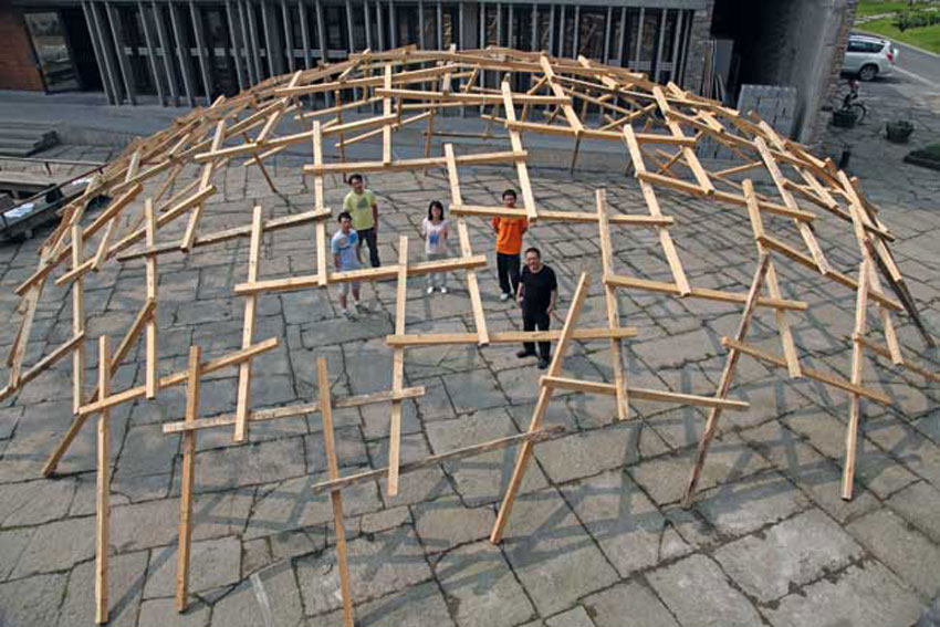 Wang Shu, Decay of a Dome, esperimento costruttivo realizzato in scala 1:1 per la Biennale di Venezia del 2010 di fronte alla Scuola di Architettura del Campus di Xiangshan