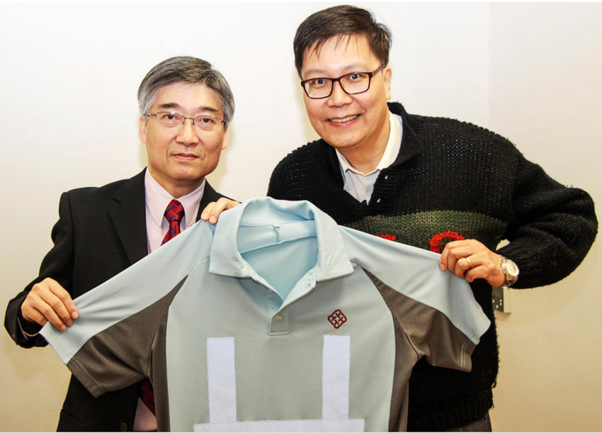 A destra Francis K.W. Wong e a sinistra Albert P.C. Chan con la loro invenzione