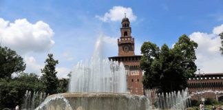 La fontana davanti al Castello Sforzesco di Milano