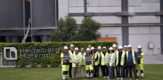 Il gruppo di distributori in visita all'impianto di Rezzato (Brescia) di Heidelberg Materials