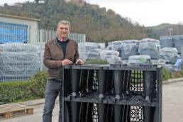 Il legale rappresentante di Starplast Stefano Grandicelli con il nuovo sistema di drenaggio Inpluvio