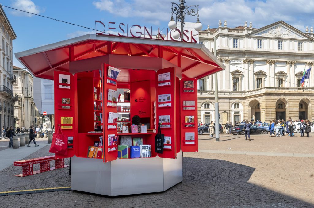 Design-Kiosk_Piazza-della-Scala_Salone-del-Mobile-2025_Alessandro-Russotti.