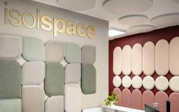 La divisione Isolspace per la correzione acustica per l'interior design